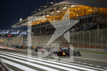 2021-03-28 - Start of the race, 33 VERSTAPPEN Max (nld), Red Bull Racing Honda RB16B, 44 HAMILTON Lewis (gbr), Mercedes AMG F1 GP W12 E Performance, action during Formula 1 Gulf Air Bahrain Grand Prix 2021 from March 26 to 28, 2021 on the Bahrain International Circuit, in Sakhir, Bahrain - Photo DPPI - FORMULA 1 GULF AIR BAHRAIN GRAND PRIX 2021 - FORMULA 1 - MOTORS