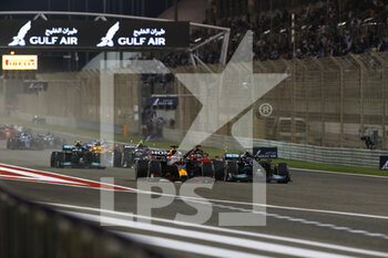 2021-03-28 - 33 VERSTAPPEN Max (nld), Red Bull Racing Honda RB16B, 44 HAMILTON Lewis (gbr), Mercedes AMG F1 GP W12 E Performance, action during Formula 1 Gulf Air Bahrain Grand Prix 2021 from March 26 to 28, 2021 on the Bahrain International Circuit, in Sakhir, Bahrain - Photo DPPI - FORMULA 1 GULF AIR BAHRAIN GRAND PRIX 2021 - FORMULA 1 - MOTORS