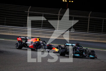 2021-03-28 - HAMILTON Lewis (gbr), Mercedes AMG F1 GP W12 E Performance, VERSTAPPEN Max (ned), Red Bull Racing Honda RB16B, action during Formula 1 Gulf Air Bahrain Grand Prix 2021 from March 26 to 28, 2021 on the Bahrain International Circuit, in Sakhir, Bahrain - Photo Florent Gooden / DPPI - FORMULA 1 GULF AIR BAHRAIN GRAND PRIX 2021 - FORMULA 1 - MOTORS