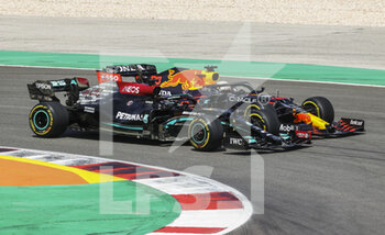 2021-05-02 - 44 HAMILTON Lewis (gbr), Mercedes AMG F1 GP W12 E Performance, action and 33 VERSTAPPEN Max (nld), Red Bull Racing Honda RB16B, action during the Formula 1 Heineken Grande Prémio de Portugal 2021 from April 30 to May 2, 2021 on the Algarve International Circuit, in Portimao, Portugal - Photo DPPI - FORMULA 1 HEINEKEN GRANDE PREMIO DE PORTUGAL 2021 - FORMULA 1 - MOTORS