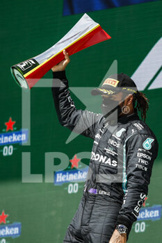 2021-05-02 - HAMILTON Lewis (gbr), Mercedes AMG F1 GP W12 E Performance, portrait celebrating his victory at the podium during the Formula 1 Heineken Grande Prémio de Portugal 2021 from April 30 to May 2, 2021 on the Algarve International Circuit, in Portimao, Portugal - Photo Xavi Bonilla / DPPI - FORMULA 1 HEINEKEN GRANDE PREMIO DE PORTUGAL 2021 - FORMULA 1 - MOTORS