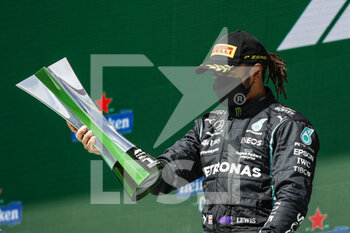 2021-05-02 - HAMILTON Lewis (gbr), Mercedes AMG F1 GP W12 E Performance, portrait celebrating his victory at the podium during the Formula 1 Heineken Grande Prémio de Portugal 2021 from April 30 to May 2, 2021 on the Algarve International Circuit, in Portimao, Portugal - Photo Xavi Bonilla / DPPI - FORMULA 1 HEINEKEN GRANDE PREMIO DE PORTUGAL 2021 - FORMULA 1 - MOTORS