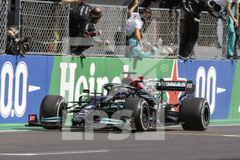 2021-05-02 - 44 HAMILTON Lewis (gbr), Mercedes AMG F1 GP W12 E Performance, action celebrating his victory during the Formula 1 Heineken Grande Prémio de Portugal 2021 from April 30 to May 2, 2021 on the Algarve International Circuit, in Portimao, Portugal - Photo DPPI - FORMULA 1 HEINEKEN GRANDE PREMIO DE PORTUGAL 2021 - FORMULA 1 - MOTORS