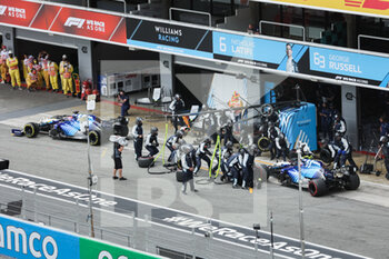 2021-05-09 - 63 RUSSELL George (gbr), Williams Racing F1 FW43B, 06 LATIFI Nicholas (can), Williams Racing F1 FW43B, action pit stop during the Formula 1 Aramco Gran Premio De Espana 2021 from May 07 to 10, 2021 on the Circuit de Barcelona-Catalunya, in Montmelo, near Barcelona, Spain - Photo Antonin Vincent / DPPI - FORMULA 1 ARAMCO GRAN PREMIO DE ESPANA 2021 - FORMULA 1 - MOTORS