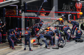 2021-05-09 - 33 VERSTAPPEN Max (nld), Red Bull Racing Honda RB16B, action pit stop during the Formula 1 Aramco Gran Premio De Espana 2021 from May 07 to 10, 2021 on the Circuit de Barcelona-Catalunya, in Montmelo, near Barcelona, Spain - Photo Antonin Vincent / DPPI - FORMULA 1 ARAMCO GRAN PREMIO DE ESPANA 2021 - FORMULA 1 - MOTORS