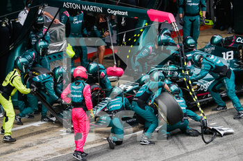 2021-05-09 - 18 STROLL Lance (can), Aston Martin F1 AMR21, action pit stop during the Formula 1 Aramco Gran Premio De Espana 2021 from May 07 to 10, 2021 on the Circuit de Barcelona-Catalunya, in Montmelo, near Barcelona, Spain - Photo Antonin Vincent / DPPI - FORMULA 1 ARAMCO GRAN PREMIO DE ESPANA 2021 - FORMULA 1 - MOTORS