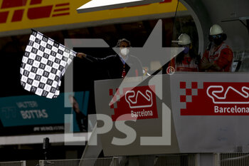 2021-05-09 - chequered flag, drapeau a damier during the Formula 1 Aramco Gran Premio De Espana 2021 from May 07 to 10, 2021 on the Circuit de Barcelona-Catalunya, in Montmelo, near Barcelona, Spain - Photo DPPI - FORMULA 1 ARAMCO GRAN PREMIO DE ESPANA 2021 - FORMULA 1 - MOTORS
