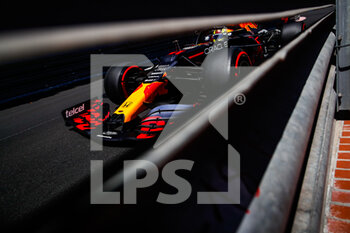 2021-05-20 - PEREZ Sergio (mex), Red Bull Racing Honda RB16B, action during the 2021 Formula One World Championship, Grand Prix of Monaco from on May 20 to 23 in Monaco - Photo Florent Gooden / DPPI - 2021 FORMULA ONE WORLD CHAMPIONSHIP, GRAND PRIX OF MONACO - FORMULA 1 - MOTORS