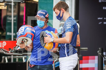 2021-05-21 - RUSSELL George (gbr), Williams Racing F1 FW43B, ALONSO Fernando (spa), Alpine F1 A521, portrait, helmet, casque, swap during the 2021 Formula One World Championship, Grand Prix of Monaco from on May 20 to 23 in Monaco - Photo Antonin Vincent / DPPI - 2021 FORMULA ONE WORLD CHAMPIONSHIP, GRAND PRIX OF MONACO - FORMULA 1 - MOTORS