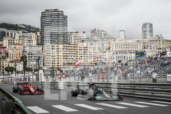 2021-05-22 - 44 HAMILTON Lewis (gbr), Mercedes AMG F1 GP W12 E Performance, action with 55 SAINZ Carlos (spa), Scuderia Ferrari SF21 during the 2021 Formula One World Championship, Grand Prix of Monaco from on May 20 to 23 in Monaco - Photo Florent Gooden / DPPI - 2021 FORMULA ONE WORLD CHAMPIONSHIP, GRAND PRIX OF MONACO - FORMULA 1 - MOTORS