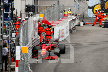 2021-05-22 - 16 LECLERC Charles (mco), Scuderia Ferrari SF21, action crash, accident, during the 2021 Formula One World Championship, Grand Prix of Monaco from on May 20 to 23 in Monaco - Photo Florent Gooden / DPPI - 2021 FORMULA ONE WORLD CHAMPIONSHIP, GRAND PRIX OF MONACO - FORMULA 1 - MOTORS