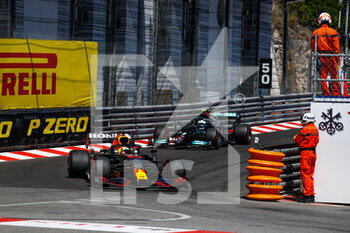 2021-05-23 - VERSTAPPEN Max (ned), Red Bull Racing Honda RB16B, BOTTAS Valtteri (fin), Mercedes AMG F1 GP W12 E Performance, action during the 2021 Formula One World Championship, Grand Prix of Monaco from on May 20 to 23 in Monaco - Photo Florent Gooden / DPPI - 2021 FORMULA ONE WORLD CHAMPIONSHIP, GRAND PRIX OF MONACO - FORMULA 1 - MOTORS