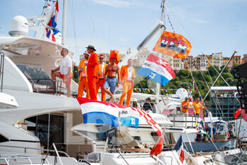 2021-05-23 - Fans of Max Verstappen on a boat in the harbour during the 2021 Formula One World Championship, Grand Prix of Monaco from on May 20 to 23 in Monaco - Photo Florent Gooden / DPPI - 2021 FORMULA ONE WORLD CHAMPIONSHIP, GRAND PRIX OF MONACO - FORMULA 1 - MOTORS