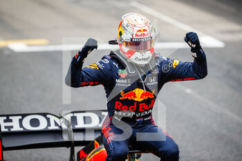 2021-05-23 - VERSTAPPEN Max (ned), Red Bull Racing Honda RB16B, portrait celebration during the 2021 Formula One World Championship, Grand Prix of Monaco from on May 20 to 23 in Monaco - Photo Antonin Vincent / DPPI - 2021 FORMULA ONE WORLD CHAMPIONSHIP, GRAND PRIX OF MONACO - FORMULA 1 - MOTORS