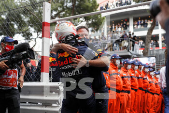 2021-05-23 - 33 VERSTAPPEN Max (nld), Red Bull Racing Honda RB16B, portrait, winner with HORNER Christian (gbr), Team Principal of Red Bull Racing during the 2021 Formula One World Championship, Grand Prix of Monaco from on May 20 to 23 in Monaco - Photo Florent Gooden / DPPI - 2021 FORMULA ONE WORLD CHAMPIONSHIP, GRAND PRIX OF MONACO - FORMULA 1 - MOTORS