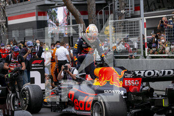 2021-05-23 - VERSTAPPEN Max (ned), Red Bull Racing Honda RB16B, portrait celebrating victory during the 2021 Formula One World Championship, Grand Prix of Monaco from on May 20 to 23 in Monaco - Photo DPPI - 2021 FORMULA ONE WORLD CHAMPIONSHIP, GRAND PRIX OF MONACO - FORMULA 1 - MOTORS