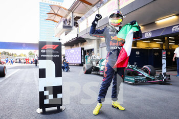 2021-06-06 - PEREZ Sergio (mex), Red Bull Racing Honda RB16B, portrait celebrating his second win and his first with Red Bull during the Formula 1 Azerbaijan Grand Prix 2021 from June 04 to 06, 2021 on the Baku City Circuit, in Baku, Azerbaijan - Photo Antonin Vincent / DPPI - FORMULA 1 AZERBAIJAN GRAND PRIX 2021 - FORMULA 1 - MOTORS