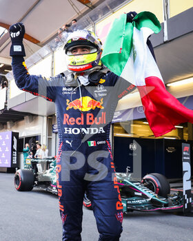 2021-06-06 - PEREZ Sergio (mex), Red Bull Racing Honda RB16B, portrait celebrating his second win and his first with Red Bull during the Formula 1 Azerbaijan Grand Prix 2021 from June 04 to 06, 2021 on the Baku City Circuit, in Baku, Azerbaijan - Photo Antonin Vincent / DPPI - FORMULA 1 AZERBAIJAN GRAND PRIX 2021 - FORMULA 1 - MOTORS