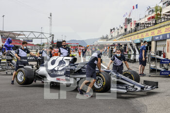 2021-06-17 - Ambiance pitlane, 10 GASLY Pierre (fra), Scuderia AlphaTauri Honda AT02, action during the Formula 1 Emirates Grand Prix de France 2021, 7th round of the 2021 FIA Formula One World Championship from June 18 to 20, 2021 on the Circuit Paul Ricard, in Le Castellet, France - Photo Marc de Mattia / DPPI - FORMULA 1 EMIRATES GRAND PRIX DE FRANCE 2021 - FORMULA 1 - MOTORS