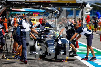 2021-06-18 - GASLY Pierre (fra), Scuderia AlphaTauri Honda AT02, action pitstop pitlane during the Formula 1 Emirates Grand Prix de France 2021, 7th round of the 2021 FIA Formula One World Championship from June 18 to 20, 2021 on the Circuit Paul Ricard, in Le Castellet, France - Photo Florent Gooden / DPPI - FORMULA 1 EMIRATES GRAND PRIX DE FRANCE 2021 - FORMULA 1 - MOTORS