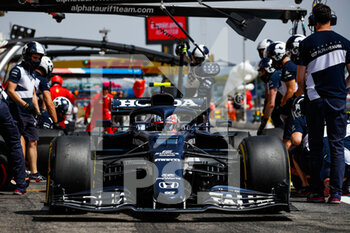 2021-06-18 - GASLY Pierre (fra), Scuderia AlphaTauri Honda AT02, action pitstop during the Formula 1 Emirates Grand Prix de France 2021, 7th round of the 2021 FIA Formula One World Championship from June 18 to 20, 2021 on the Circuit Paul Ricard, in Le Castellet, France - Photo Florent Gooden / DPPI - FORMULA 1 EMIRATES GRAND PRIX DE FRANCE 2021 - FORMULA 1 - MOTORS
