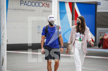 2021-06-19 - ALONSO Fernando (spa), Alpine F1 A521, portrait with girlfriend Linda Morselli during the Formula 1 Emirates Grand Prix de France 2021, 7th round of the 2021 FIA Formula One World Championship from June 18 to 20, 2021 on the Circuit Paul Ricard, in Le Castellet, France - Photo Florent Gooden / DPPI - FORMULA 1 EMIRATES GRAND PRIX DE FRANCE 2021 - FORMULA 1 - MOTORS