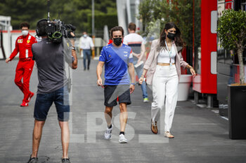 2021-06-19 - ALONSO Fernando (spa), Alpine F1 A521, portrait with girlfriend Linda Morselli during the Formula 1 Emirates Grand Prix de France 2021, 7th round of the 2021 FIA Formula One World Championship from June 18 to 20, 2021 on the Circuit Paul Ricard, in Le Castellet, France - Photo Florent Gooden / DPPI - FORMULA 1 EMIRATES GRAND PRIX DE FRANCE 2021 - FORMULA 1 - MOTORS