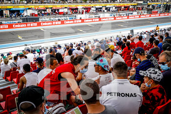 2021-06-20 - Crowd from tribune excellence during the Formula 1 Emirates Grand Prix de France 2021, 7th round of the 2021 FIA Formula One World Championship from June 18 to 20, 2021 on the Circuit Paul Ricard, in Le Castellet, France - Photo Paulo Maria / DPPI - FORMULA 1 EMIRATES GRAND PRIX DE FRANCE 2021 - FORMULA 1 - MOTORS