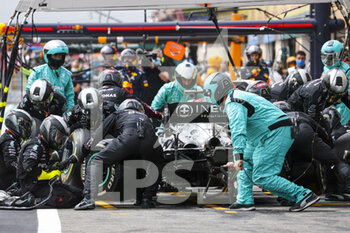 2021-06-20 - 44 HAMILTON Lewis (gbr), Mercedes AMG F1 GP W12 E Performance, pit stop during the Formula 1 Emirates Grand Prix de France 2021, 7th round of the 2021 FIA Formula One World Championship from June 18 to 20, 2021 on the Circuit Paul Ricard, in Le Castellet, France - Photo DPPI - FORMULA 1 EMIRATES GRAND PRIX DE FRANCE 2021 - FORMULA 1 - MOTORS