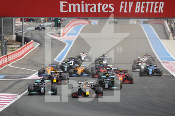 2021-06-20 - 33 VERSTAPPEN Max (nld), Red Bull Racing Honda RB16B, action and 44 HAMILTON Lewis (gbr), Mercedes AMG F1 GP W12 E Performance, start during the Formula 1 Emirates Grand Prix de France 2021, 7th round of the 2021 FIA Formula One World Championship from June 18 to 20, 2021 on the Circuit Paul Ricard, in Le Castellet, France - Photo Antonin Vincent / DPPI - FORMULA 1 EMIRATES GRAND PRIX DE FRANCE 2021 - FORMULA 1 - MOTORS