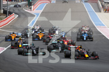 2021-06-20 - Start of the race, 33 VERSTAPPEN Max (nld), Red Bull Racing Honda RB16B, 44 HAMILTON Lewis (gbr), Mercedes AMG F1 GP W12 E Performance during the Formula 1 Emirates Grand Prix de France 2021, 7th round of the 2021 FIA Formula One World Championship from June 18 to 20, 2021 on the Circuit Paul Ricard, in Le Castellet, France - Photo Antonin Vincent / DPPI - FORMULA 1 EMIRATES GRAND PRIX DE FRANCE 2021 - FORMULA 1 - MOTORS