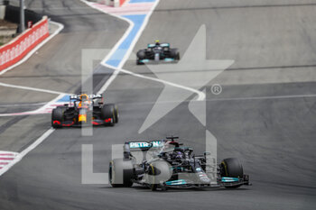 2021-06-20 - 44 HAMILTON Lewis (gbr), Mercedes AMG F1 GP W12 E Performance, action with 33 VERSTAPPEN Max (nld), Red Bull Racing Honda RB16B during the Formula 1 Emirates Grand Prix de France 2021, 7th round of the 2021 FIA Formula One World Championship from June 18 to 20, 2021 on the Circuit Paul Ricard, in Le Castellet, France - Photo Antonin Vincent / DPPI - FORMULA 1 EMIRATES GRAND PRIX DE FRANCE 2021 - FORMULA 1 - MOTORS