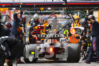 2021-06-20 - 33 VERSTAPPEN Max (nld), Red Bull Racing Honda RB16B, pit stop during the Formula 1 Emirates Grand Prix de France 2021, 7th round of the 2021 FIA Formula One World Championship from June 18 to 20, 2021 on the Circuit Paul Ricard, in Le Castellet, France - Photo DPPI - FORMULA 1 EMIRATES GRAND PRIX DE FRANCE 2021 - FORMULA 1 - MOTORS