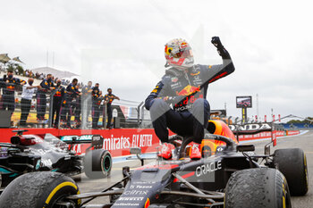 2021-06-20 - VERSTAPPEN Max (ned), Red Bull Racing Honda RB16B, celebrates his win during the Formula 1 Emirates Grand Prix de France 2021, 7th round of the 2021 FIA Formula One World Championship from June 18 to 20, 2021 on the Circuit Paul Ricard, in Le Castellet, France - Photo Antonin Vincent / DPPI - FORMULA 1 EMIRATES GRAND PRIX DE FRANCE 2021 - FORMULA 1 - MOTORS