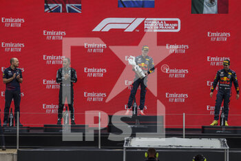 2021-06-20 - podium, 33 VERSTAPPEN Max (nld), Red Bull Racing Honda RB16B, 44 HAMILTON Lewis (gbr), Mercedes AMG F1 GP W12 E Performance,11 PEREZ Sergio (mex), Red Bull Racing Honda RB16B, portrait, during the Formula 1 Emirates Grand Prix de France 2021, 7th round of the 2021 FIA Formula One World Championship from June 18 to 20, 2021 on the Circuit Paul Ricard, in Le Castellet, France - Photo Marc de Mattia / DPPI - FORMULA 1 EMIRATES GRAND PRIX DE FRANCE 2021 - FORMULA 1 - MOTORS