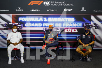 2021-06-20 - HAMILTON Lewis (gbr), Mercedes AMG F1 GP W12 E Performance, VERSTAPPEN Max (ned), Red Bull Racing Honda RB16B, PEREZ Sergio (mex), Red Bull Racing Honda RB16B, portrait, press conference during the Formula 1 Emirates Grand Prix de France 2021, 7th round of the 2021 FIA Formula One World Championship from June 18 to 20, 2021 on the Circuit Paul Ricard, in Le Castellet, France - Photo Antonin Vincent / DPPI - FORMULA 1 EMIRATES GRAND PRIX DE FRANCE 2021 - FORMULA 1 - MOTORS