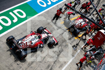 2021-06-26 - GIOVINAZZI Antonio (ita), Alfa Romeo Racing ORLEN C41, RAIKKONEN Kimi (fin), Alfa Romeo Racing ORLEN C41, action pitstop during the Formula 1 Grosser Preis Der Steiermark 2021, 2021 Styrian Grand Prix, 8th round of the 2021 FIA Formula One World Championship from June 25 to 27, 2021 on the Red Bull Ring, in Spielberg, Austria - Photo Florent Gooden / DPPI - FORMULA 1 GROSSER PREIS DER STEIERMARK 2021, 2021 STYRIAN GRAND PRIX - FORMULA 1 - MOTORS