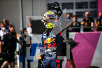 2021-06-26 - VERSTAPPEN Max (ned), Red Bull Racing Honda RB16B, portrait, celebrating his pole position during the Formula 1 Grosser Preis Der Steiermark 2021, 2021 Styrian Grand Prix, 8th round of the 2021 FIA Formula One World Championship from June 25 to 27, 2021 on the Red Bull Ring, in Spielberg, Austria - Photo Joao Filipe / DPPI - FORMULA 1 GROSSER PREIS DER STEIERMARK 2021, 2021 STYRIAN GRAND PRIX - FORMULA 1 - MOTORS