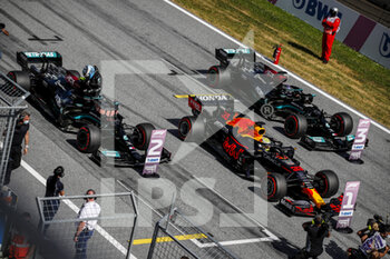 2021-06-26 - VERSTAPPEN Max (ned), Red Bull Racing Honda RB16B, portrait, celebrating his pole psoition during the Formula 1 Grosser Preis Der Steiermark 2021, 2021 Styrian Grand Prix, 8th round of the 2021 FIA Formula One World Championship from June 25 to 27, 2021 on the Red Bull Ring, in Spielberg, Austria - Photo Florent Gooden / DPPI - FORMULA 1 GROSSER PREIS DER STEIERMARK 2021, 2021 STYRIAN GRAND PRIX - FORMULA 1 - MOTORS