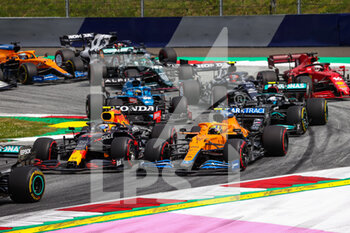 2021-06-27 - Start of the race: PEREZ Sergio (mex), Red Bull Racing Honda RB16B, NORRIS Lando (gbr), McLaren MCL35M, action during the Formula 1 Grosser Preis Der Steiermark 2021, 2021 Styrian Grand Prix, 8th round of the 2021 FIA Formula One World Championship from June 25 to 27, 2021 on the Red Bull Ring, in Spielberg, Austria - Photo DPPI - FORMULA 1 GROSSER PREIS DER STEIERMARK 2021, 2021 STYRIAN GRAND PRIX - FORMULA 1 - MOTORS