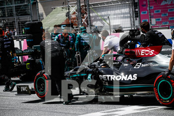 2021-06-27 - HAMILTON Lewis (gbr), Mercedes AMG F1 GP W12 E Performance, action starting grid during the Formula 1 Grosser Preis Der Steiermark 2021, 2021 Styrian Grand Prix, 8th round of the 2021 FIA Formula One World Championship from June 25 to 27, 2021 on the Red Bull Ring, in Spielberg, Austria - Photo Florent Gooden / DPPI - FORMULA 1 GROSSER PREIS DER STEIERMARK 2021, 2021 STYRIAN GRAND PRIX - FORMULA 1 - MOTORS