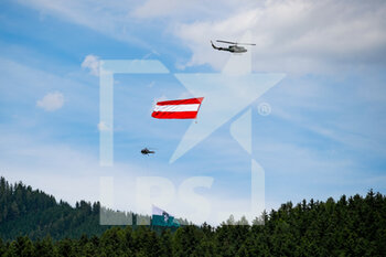 2021-06-27 - Atmosphere Austrian flag during the Formula 1 Grosser Preis Der Steiermark 2021, 2021 Styrian Grand Prix, 8th round of the 2021 FIA Formula One World Championship from June 25 to 27, 2021 on the Red Bull Ring, in Spielberg, Austria - Photo Florent Gooden / DPPI - FORMULA 1 GROSSER PREIS DER STEIERMARK 2021, 2021 STYRIAN GRAND PRIX - FORMULA 1 - MOTORS