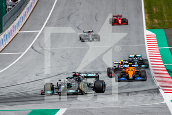 2021-06-27 - HAMILTON Lewis (gbr), Mercedes AMG F1 GP W12 E Performance, NORRIS Lando (gbr), McLaren MCL35M, action during the Formula 1 Grosser Preis Der Steiermark 2021, 2021 Styrian Grand Prix, 8th round of the 2021 FIA Formula One World Championship from June 25 to 27, 2021 on the Red Bull Ring, in Spielberg, Austria - Photo Florent Gooden / DPPI - FORMULA 1 GROSSER PREIS DER STEIERMARK 2021, 2021 STYRIAN GRAND PRIX - FORMULA 1 - MOTORS