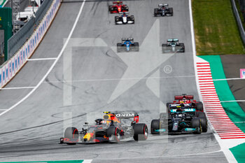 2021-06-27 - PEREZ Sergio (mex), Red Bull Racing Honda RB16B, BOTTAS Valtteri (fin), Mercedes AMG F1 GP W12 E Performance, action during the Formula 1 Grosser Preis Der Steiermark 2021, 2021 Styrian Grand Prix, 8th round of the 2021 FIA Formula One World Championship from June 25 to 27, 2021 on the Red Bull Ring, in Spielberg, Austria - Photo Florent Gooden / DPPI - FORMULA 1 GROSSER PREIS DER STEIERMARK 2021, 2021 STYRIAN GRAND PRIX - FORMULA 1 - MOTORS