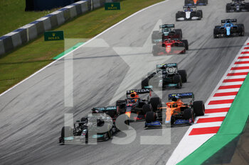 2021-06-27 - 44 HAMILTON Lewis (gbr), Mercedes AMG F1 GP W12 E Performance, action with 04 NORRIS Lando (gbr), McLaren MCL35M and PEREZ Sergio (mex), Red Bull Racing Honda RB16B during the Formula 1 Grosser Preis Der Steiermark 2021, 2021 Styrian Grand Prix, 8th round of the 2021 FIA Formula One World Championship from June 25 to 27, 2021 on the Red Bull Ring, in Spielberg, Austria - Photo Joao Filipe / DPPI - FORMULA 1 GROSSER PREIS DER STEIERMARK 2021, 2021 STYRIAN GRAND PRIX - FORMULA 1 - MOTORS