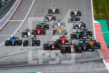 2021-06-27 - Start of the race: VERSTAPPEN Max (ned), Red Bull Racing Honda RB16B, HAMILTON Lewis (gbr), Mercedes AMG F1 GP W12 E Performance, NORRIS Lando (gbr), McLaren MCL35M, action during the Formula 1 Grosser Preis Der Steiermark 2021, 2021 Styrian Grand Prix, 8th round of the 2021 FIA Formula One World Championship from June 25 to 27, 2021 on the Red Bull Ring, in Spielberg, Austria - Photo Florent Gooden / DPPI - FORMULA 1 GROSSER PREIS DER STEIERMARK 2021, 2021 STYRIAN GRAND PRIX - FORMULA 1 - MOTORS