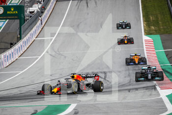 2021-06-27 - 33 VERSTAPPEN Max (nld), Red Bull Racing Honda RB16B, action with 44 HAMILTON Lewis (gbr), Mercedes AMG F1 GP W12 E Performance during the Formula 1 Grosser Preis Der Steiermark 2021, 2021 Styrian Grand Prix, 8th round of the 2021 FIA Formula One World Championship from June 25 to 27, 2021 on the Red Bull Ring, in Spielberg, Austria - Photo Florent Gooden / DPPI - FORMULA 1 GROSSER PREIS DER STEIERMARK 2021, 2021 STYRIAN GRAND PRIX - FORMULA 1 - MOTORS