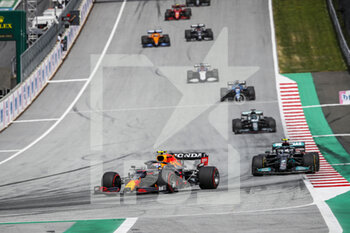 2021-06-27 - 11 PEREZ Sergio (mex), Red Bull Racing Honda RB16B, action with 77 BOTTAS Valtteri (fin), Mercedes AMG F1 GP W12 E Performance during the Formula 1 Grosser Preis Der Steiermark 2021, 2021 Styrian Grand Prix, 8th round of the 2021 FIA Formula One World Championship from June 25 to 27, 2021 on the Red Bull Ring, in Spielberg, Austria - Photo Florent Gooden / DPPI - FORMULA 1 GROSSER PREIS DER STEIERMARK 2021, 2021 STYRIAN GRAND PRIX - FORMULA 1 - MOTORS