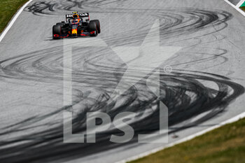 2021-06-27 - 11 PEREZ Sergio (mex), Red Bull Racing Honda RB16B, action during the Formula 1 Grosser Preis Der Steiermark 2021, 2021 Styrian Grand Prix, 8th round of the 2021 FIA Formula One World Championship from June 25 to 27, 2021 on the Red Bull Ring, in Spielberg, Austria - Photo Florent Gooden / DPPI - FORMULA 1 GROSSER PREIS DER STEIERMARK 2021, 2021 STYRIAN GRAND PRIX - FORMULA 1 - MOTORS
