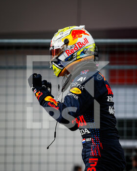 2021-06-27 - VERSTAPPEN Max (ned), Red Bull Racing Honda RB16B, portrait celebrating victory during the Formula 1 Grosser Preis Der Steiermark 2021, 2021 Styrian Grand Prix, 8th round of the 2021 FIA Formula One World Championship from June 25 to 27, 2021 on the Red Bull Ring, in Spielberg, Austria - Photo Florent Gooden / DPPI - FORMULA 1 GROSSER PREIS DER STEIERMARK 2021, 2021 STYRIAN GRAND PRIX - FORMULA 1 - MOTORS
